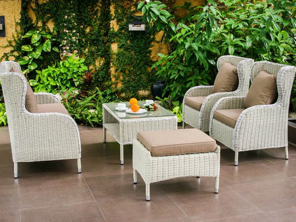 Choosing An Outdoor Furniture Set At A, What Is The Best Kind Of Garden Furniture